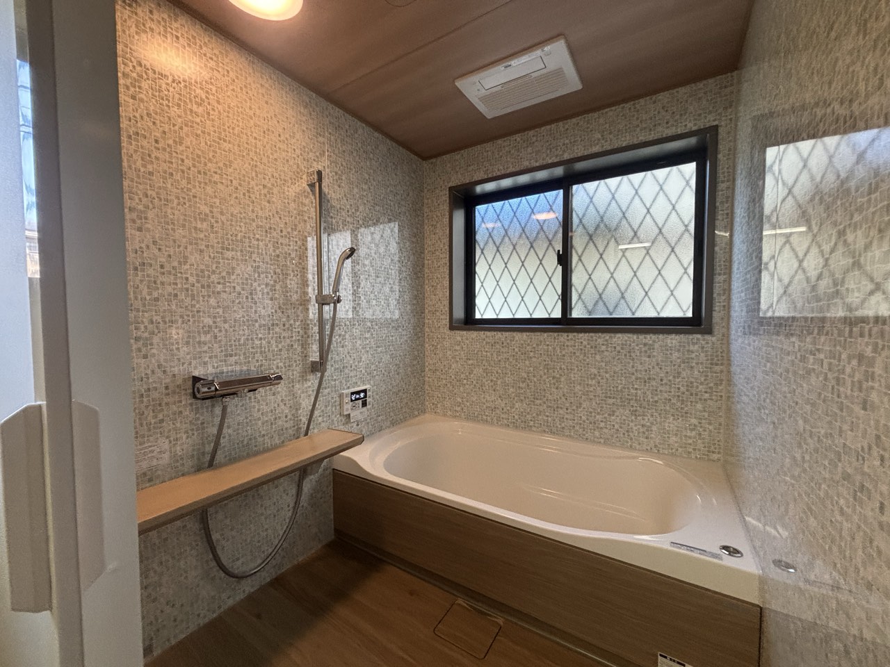 カビ汚れ対策もばっちり、美しさと使いやすさを両立した浴室リフォーム