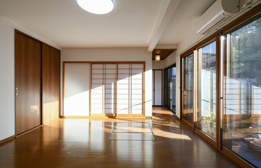 広々リビングを内装工事で明るい空間に