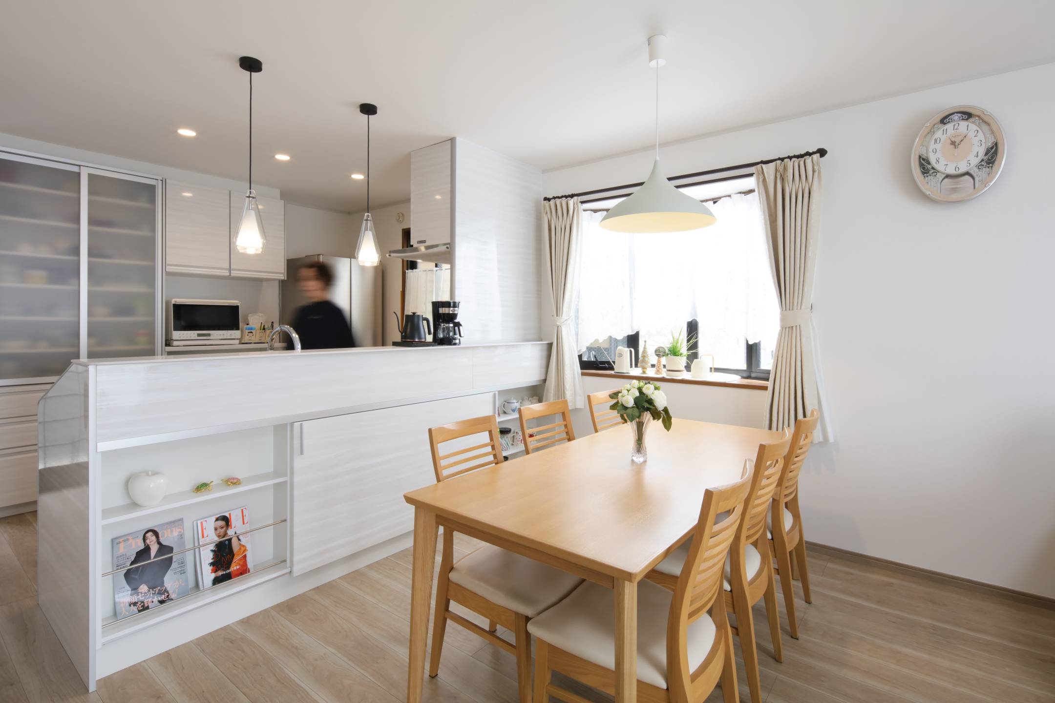 ナチュラルインテリアに映える！明るく開放的なLDK空間