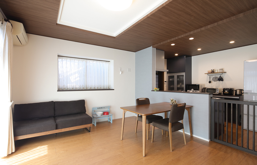 愛犬の足腰にやさしくて 夫婦と一緒に快適に暮らせるLDK空間