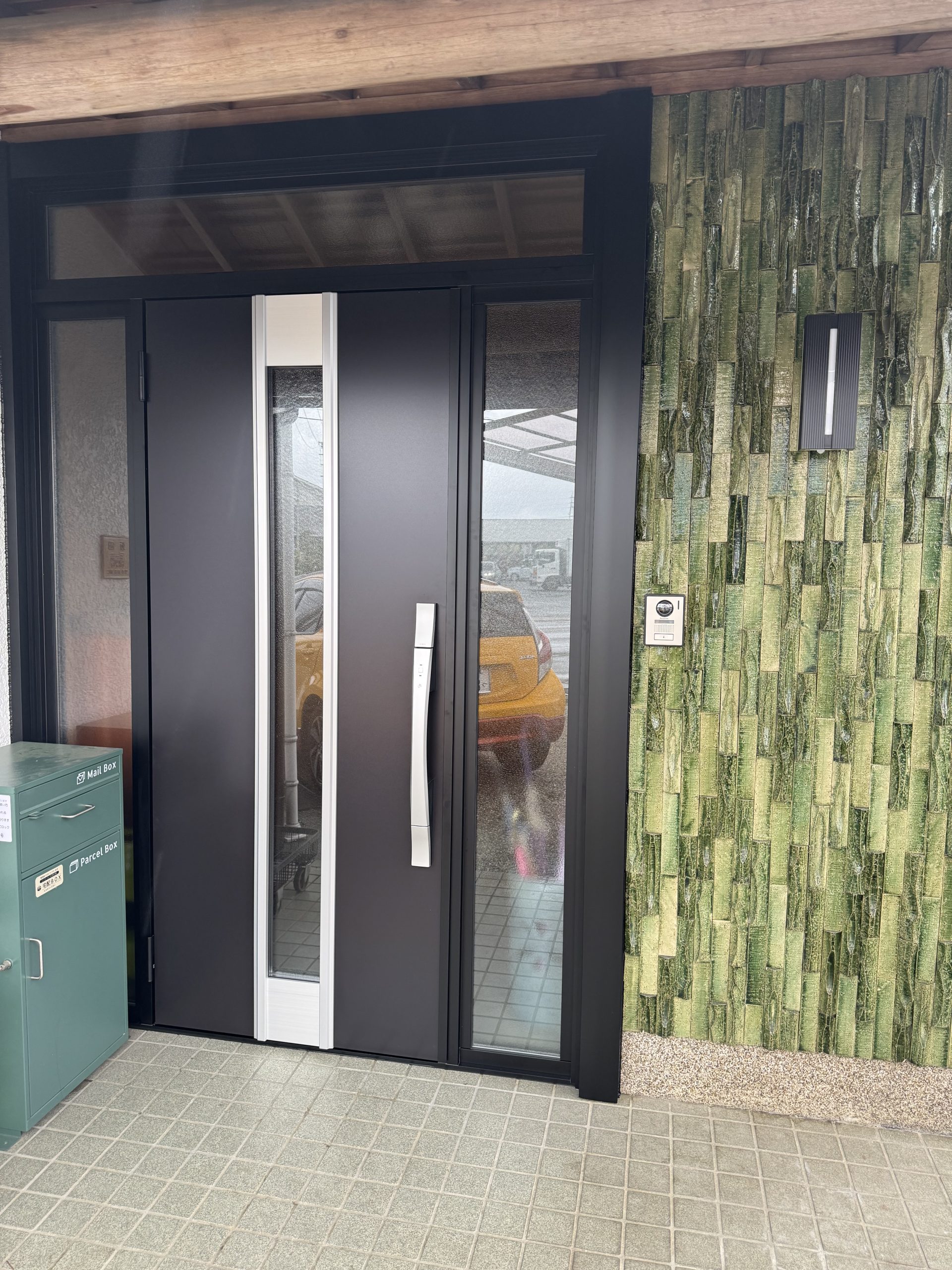 玄関ドアの取替えで住まいの雰囲気を一新